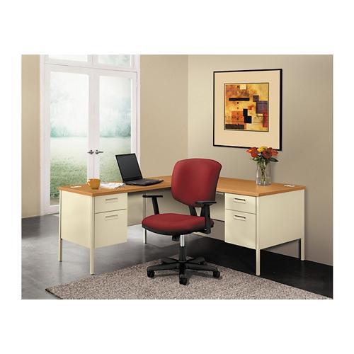 HON Steel LDesk with Right Return 66"Wx72"